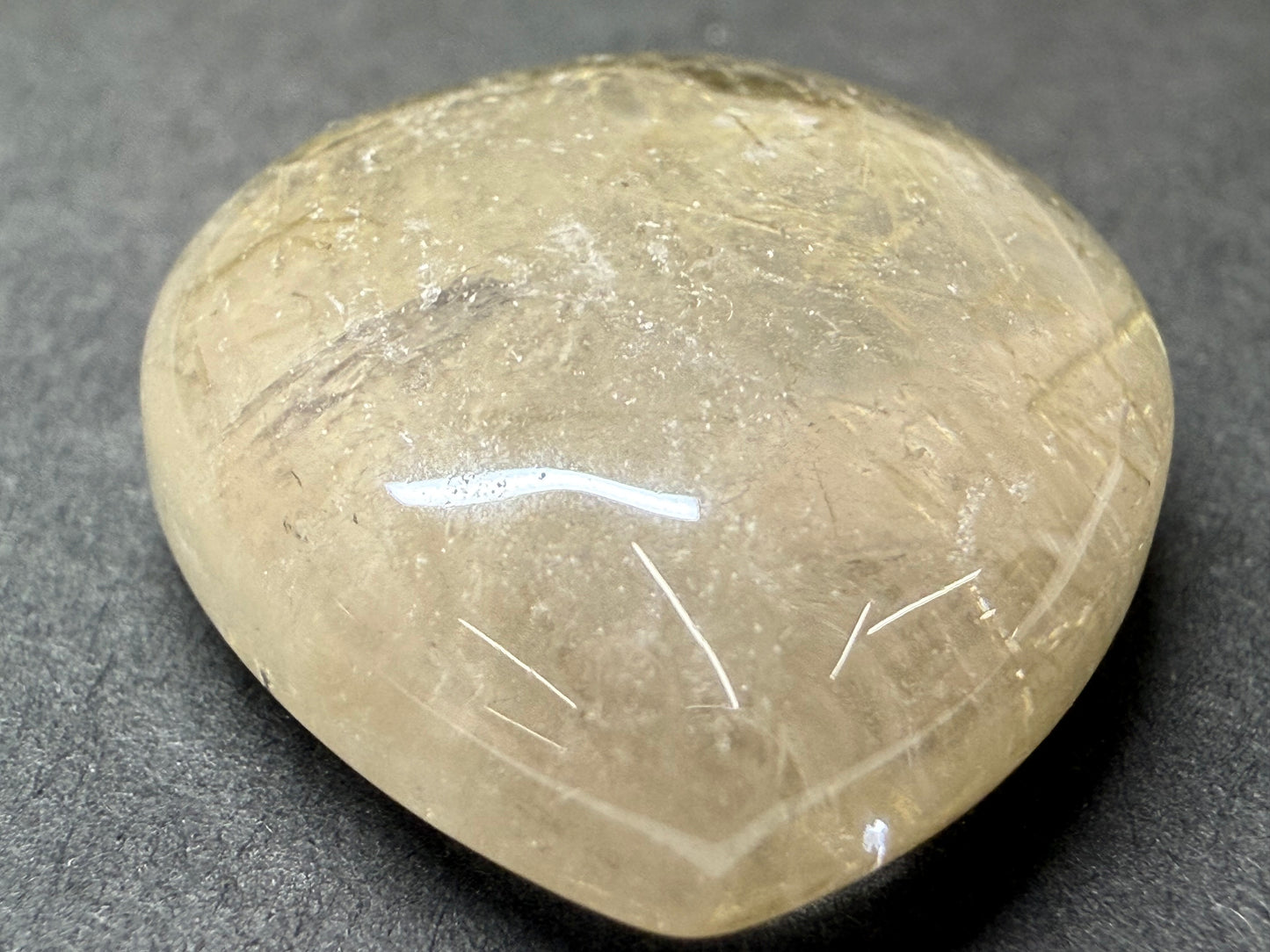 0857 グリーントルマリンルチルインクォーツ(欠けあり) 40.87ct
