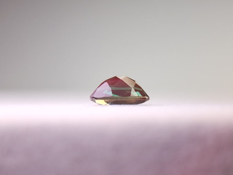 0504-5 バイカラーアンデシン 0.69ct