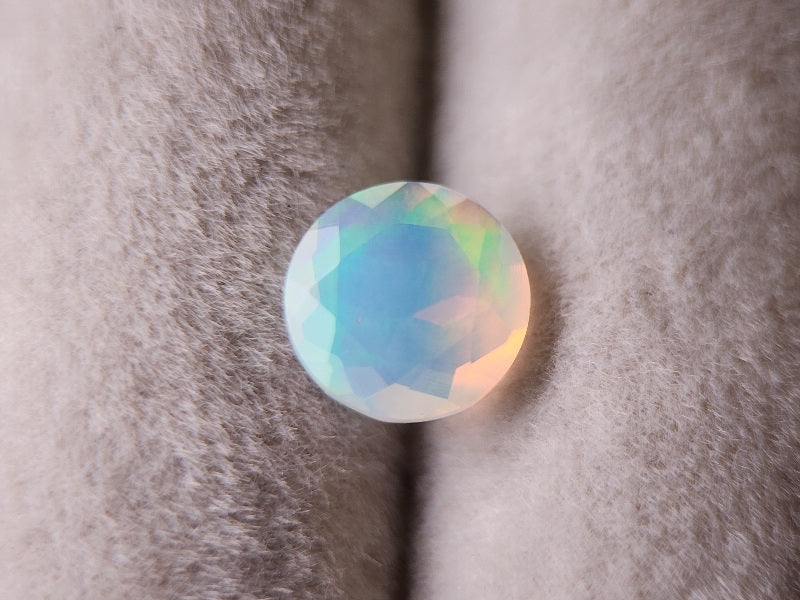 0909-3-1 オパール 0.74ct