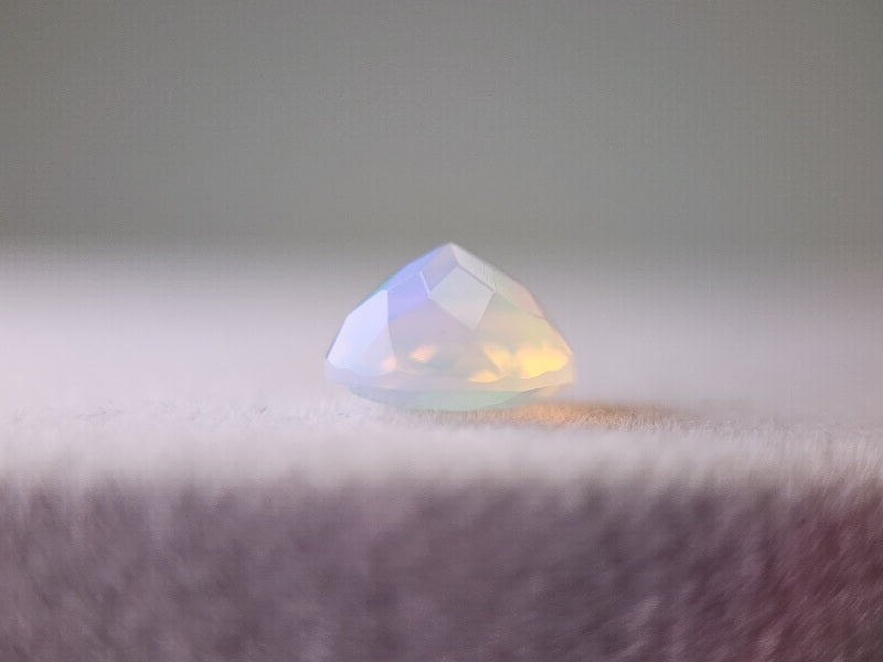 0909-3-2 オパール 0.85ct