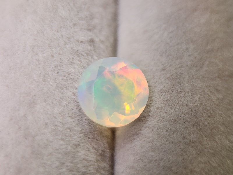 0909-3-2 オパール 0.85ct