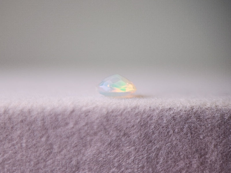 0909-4-2 オパール 0.27ct