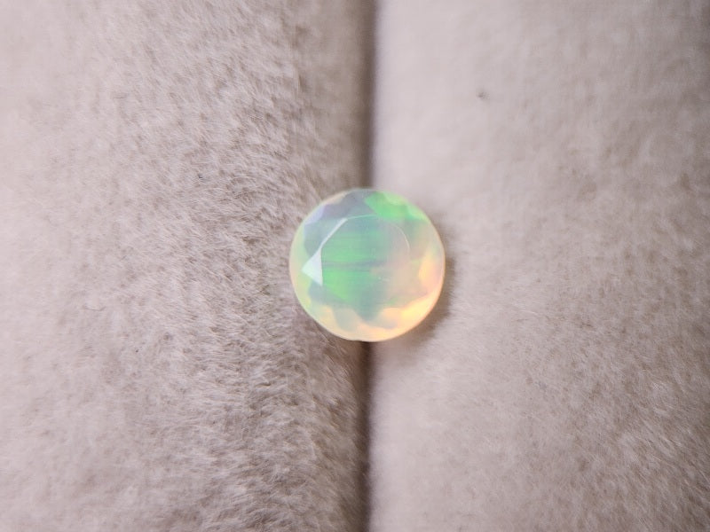 0909-4-2 オパール 0.27ct