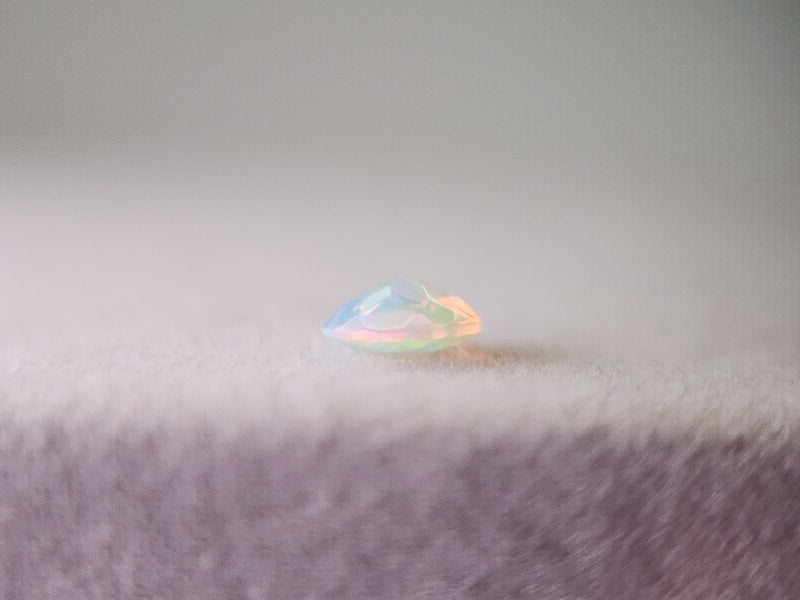 0909-4-3 オパール 0.24ct