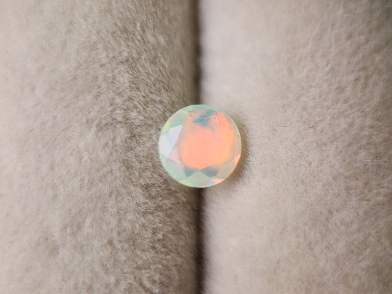 0909-4-3 オパール 0.24ct