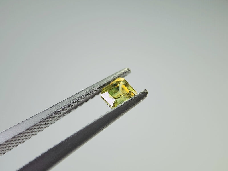 0932-8 スフェーン 0.31ct
