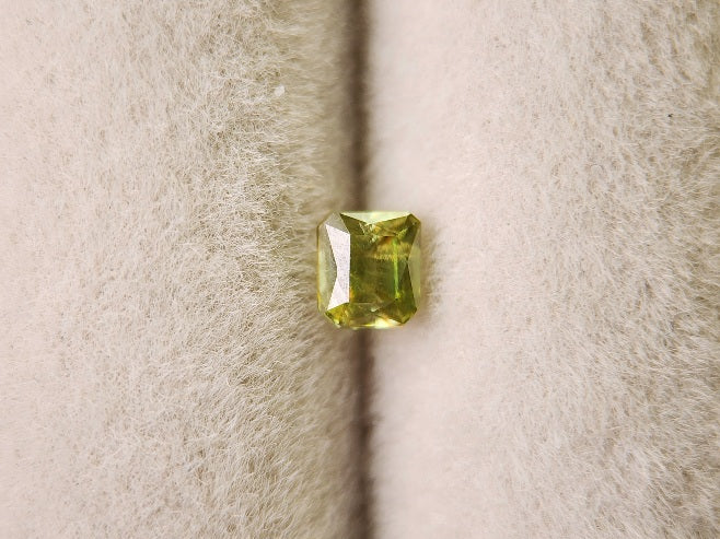 0932-8 スフェーン 0.31ct