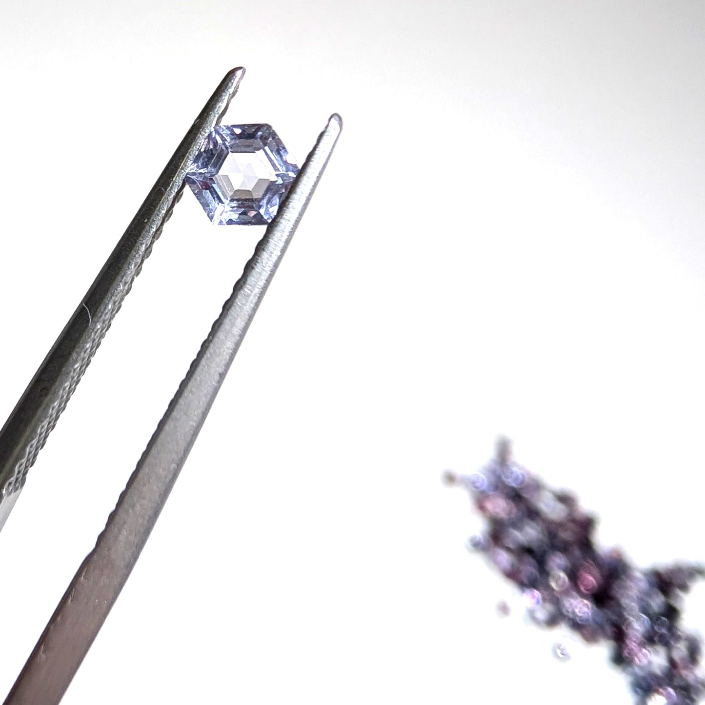 0002【ランダム発送】ヘキサゴンカットのマルチスピネル【1石あたり約0.23ct】