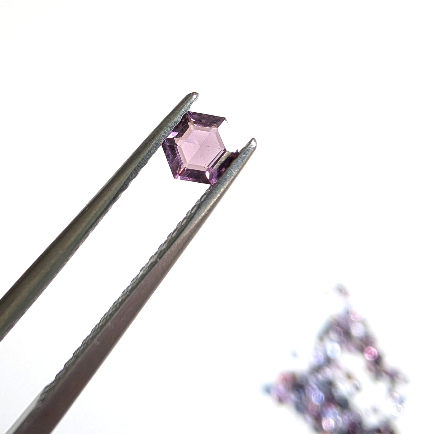 0002【ランダム発送】ヘキサゴンカットのマルチスピネル【1石あたり約0.23ct】