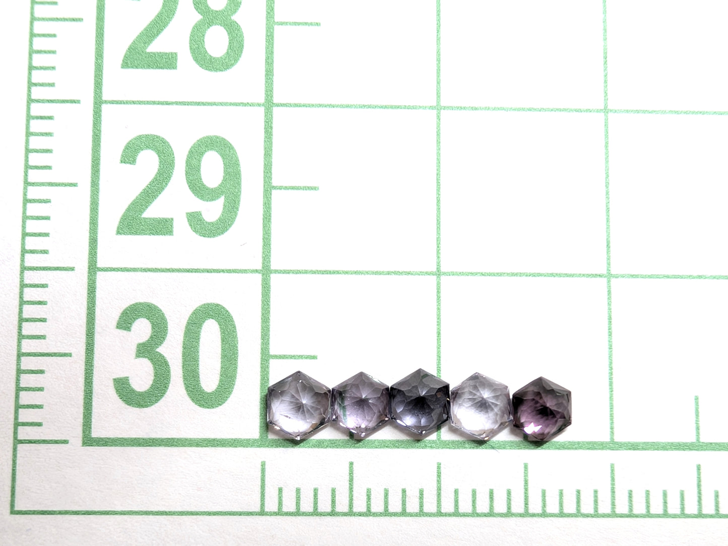 0002【ランダム発送】ヘキサゴンカットのマルチスピネル【1石あたり約0.23ct】