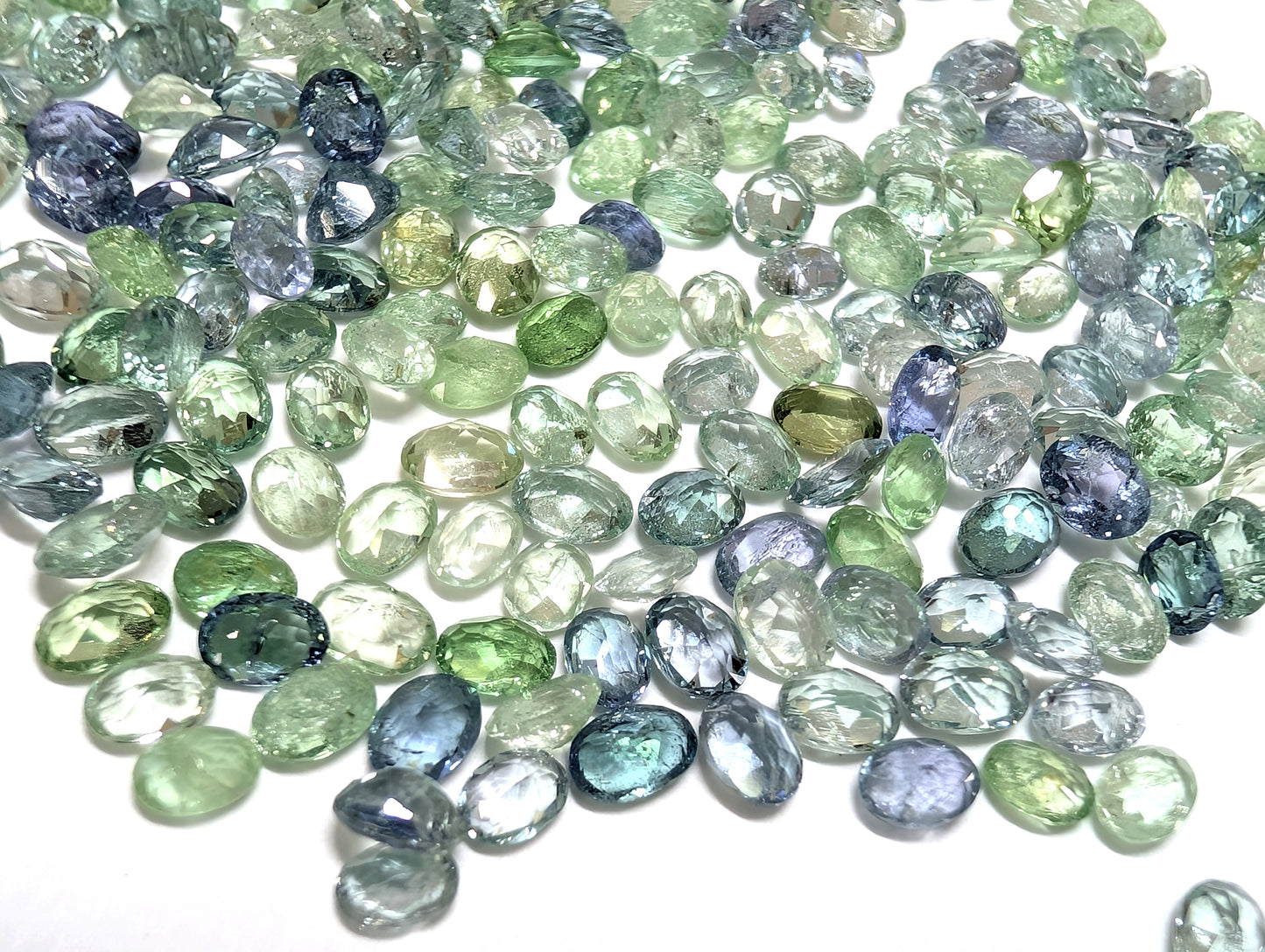 0003【ランダム発送】コーネルピン【1石あたり平均0.21ct】