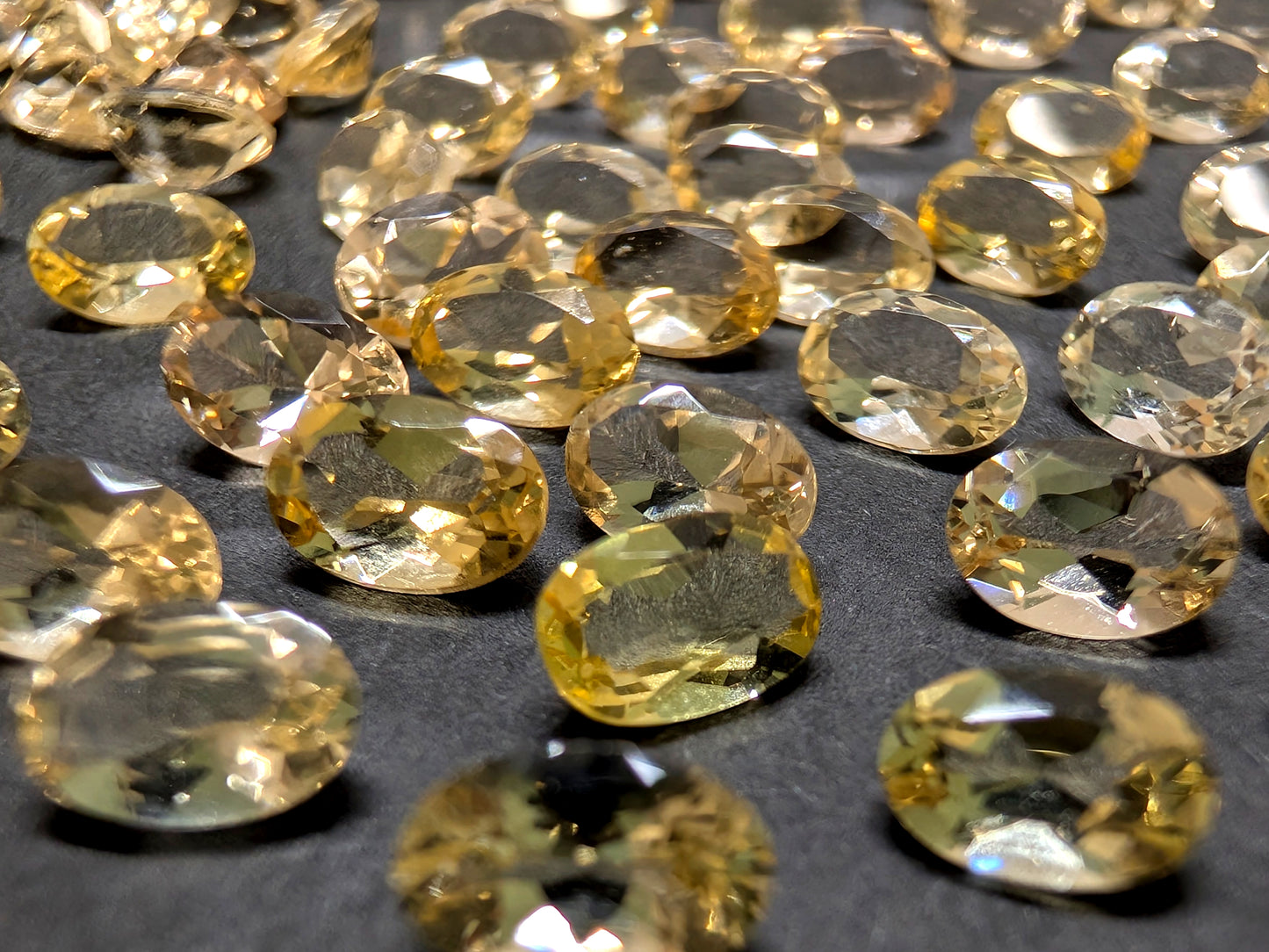 0009【ランダム発送】イエローベリル(ヘリオドール)【1石あたり約0.42ct】