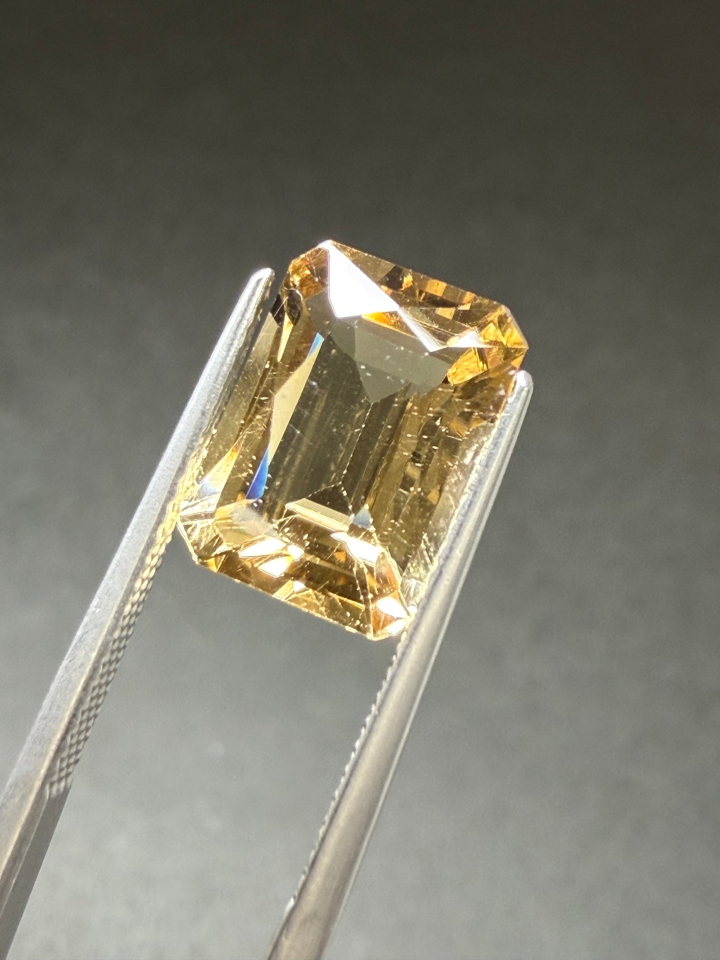 0791 シャンパンスキャポライト 4.27ct