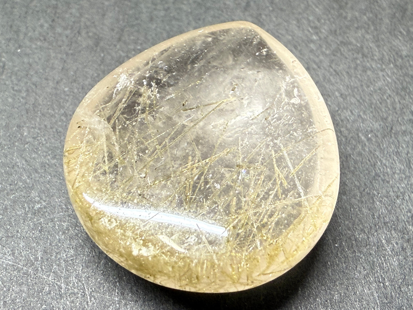 0857 グリーントルマリンルチルインクォーツ(欠けあり) 40.87ct