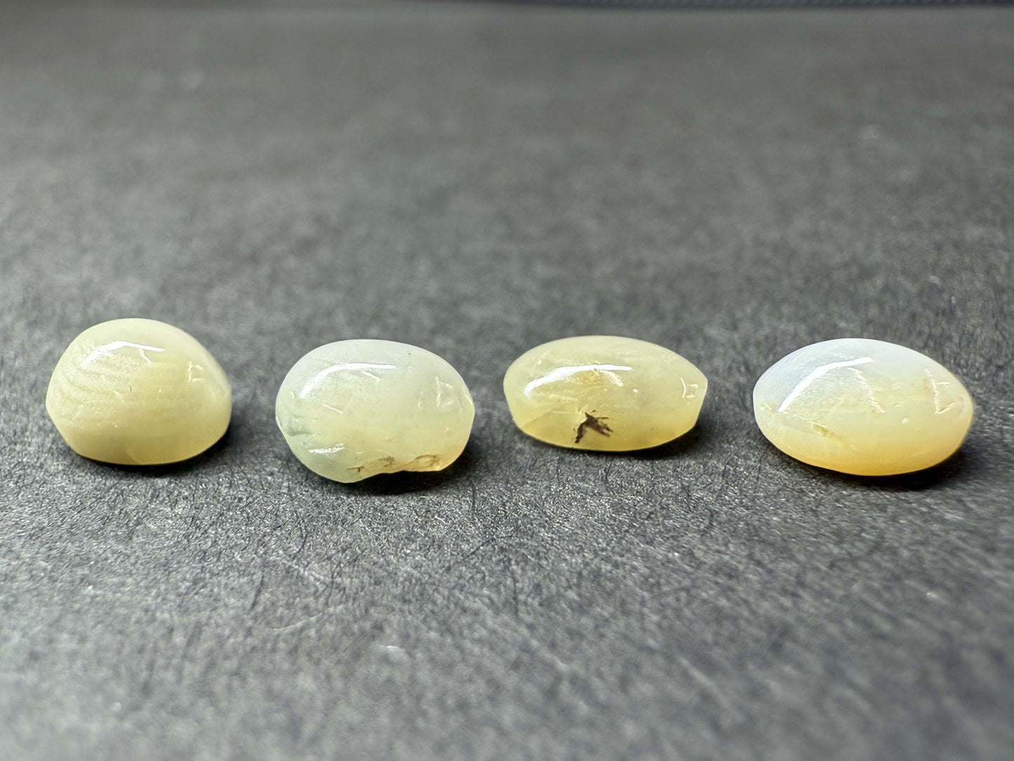 0399 【ランダム発送】クリソベリルキャッツアイ 【1石あたり約0.84ct】