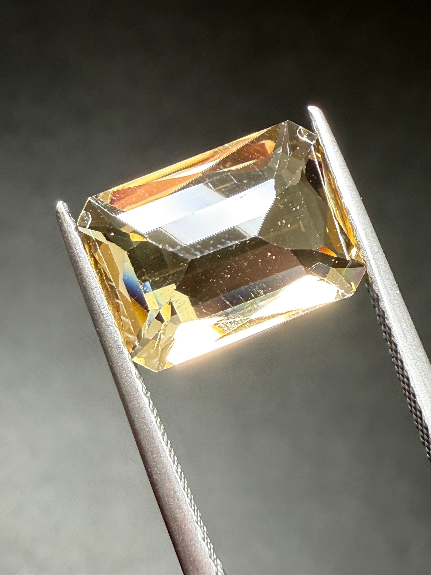 0791 シャンパンスキャポライト 4.27ct