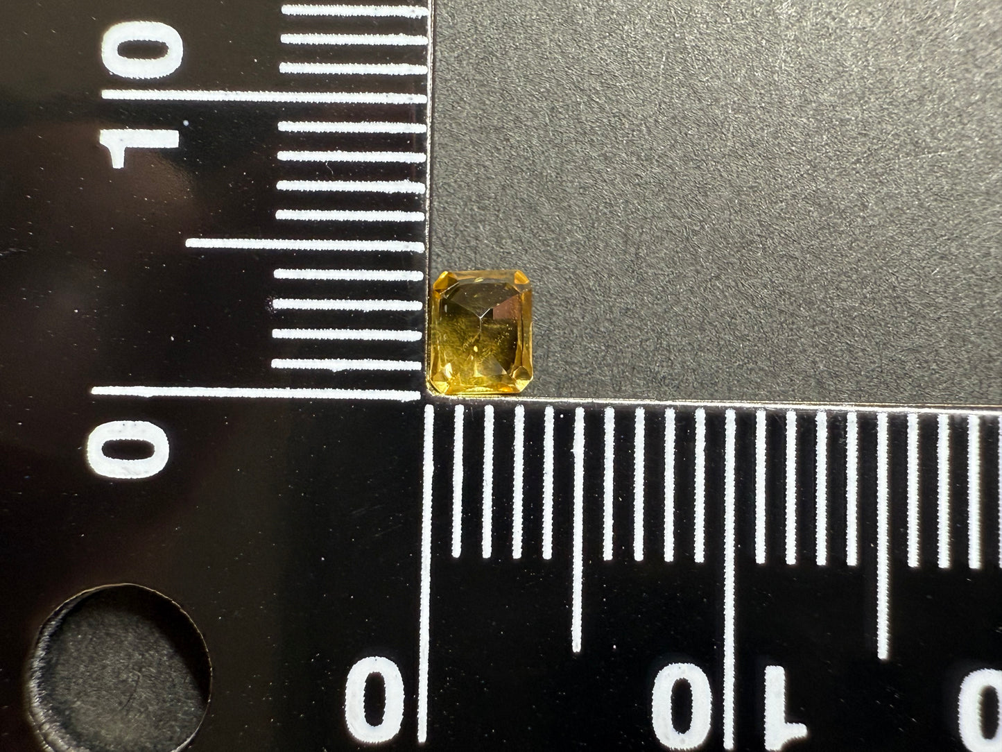 0549コンドロダイト 0.30ct
