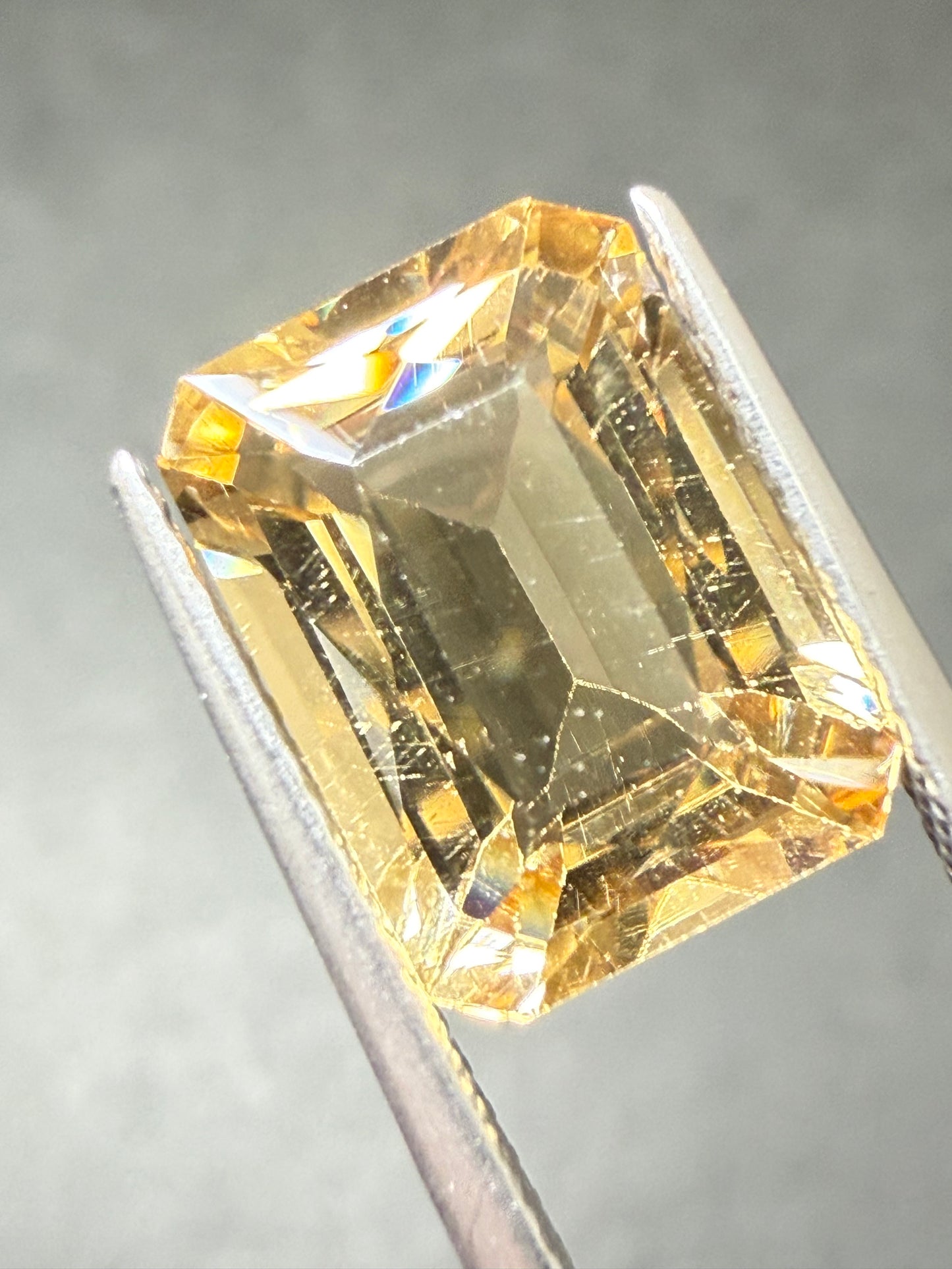 0791 シャンパンスキャポライト 4.27ct