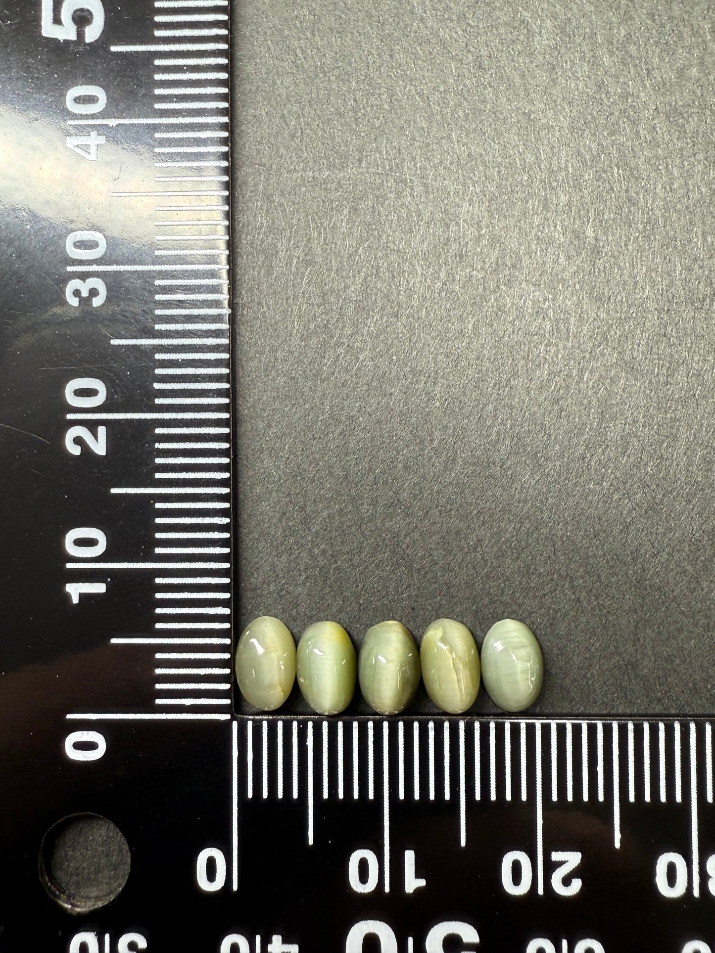 0400 【ランダム発送】クリソベリルキャッツアイ 【1石あたり約0.58ct】