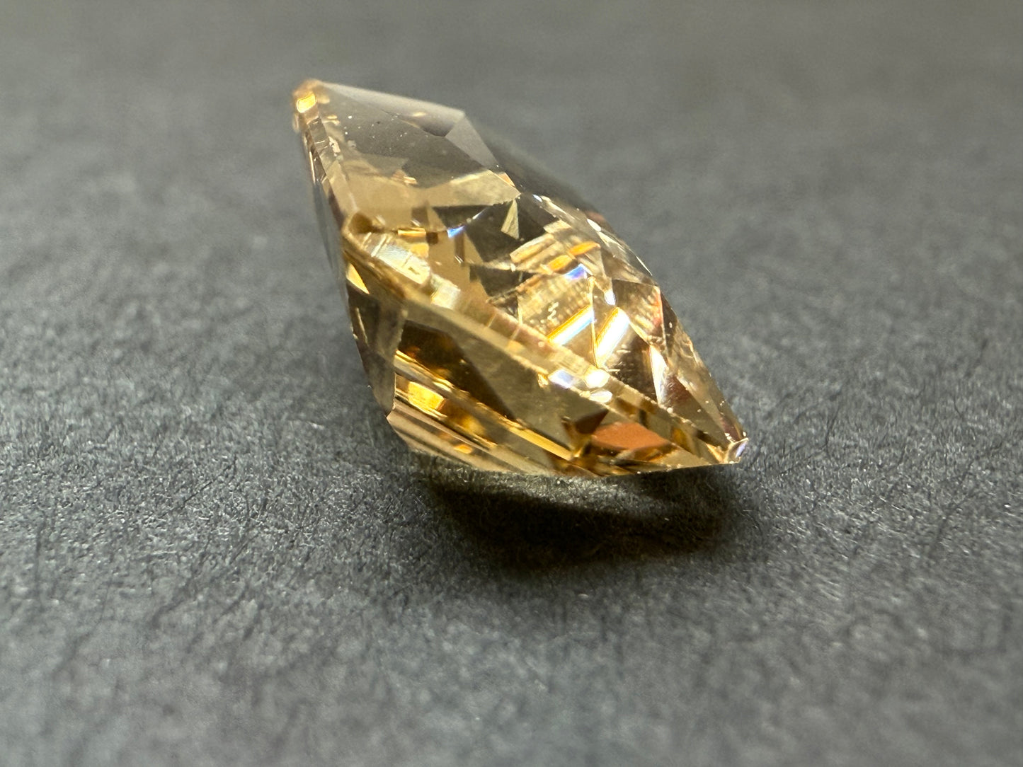 0791 シャンパンスキャポライト 4.27ct