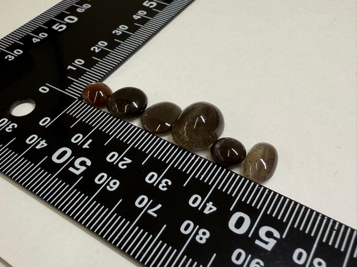 0012【ランダム発送】カボションカット スキャポライトキャッツアイ 【1石あたり2.40ct】