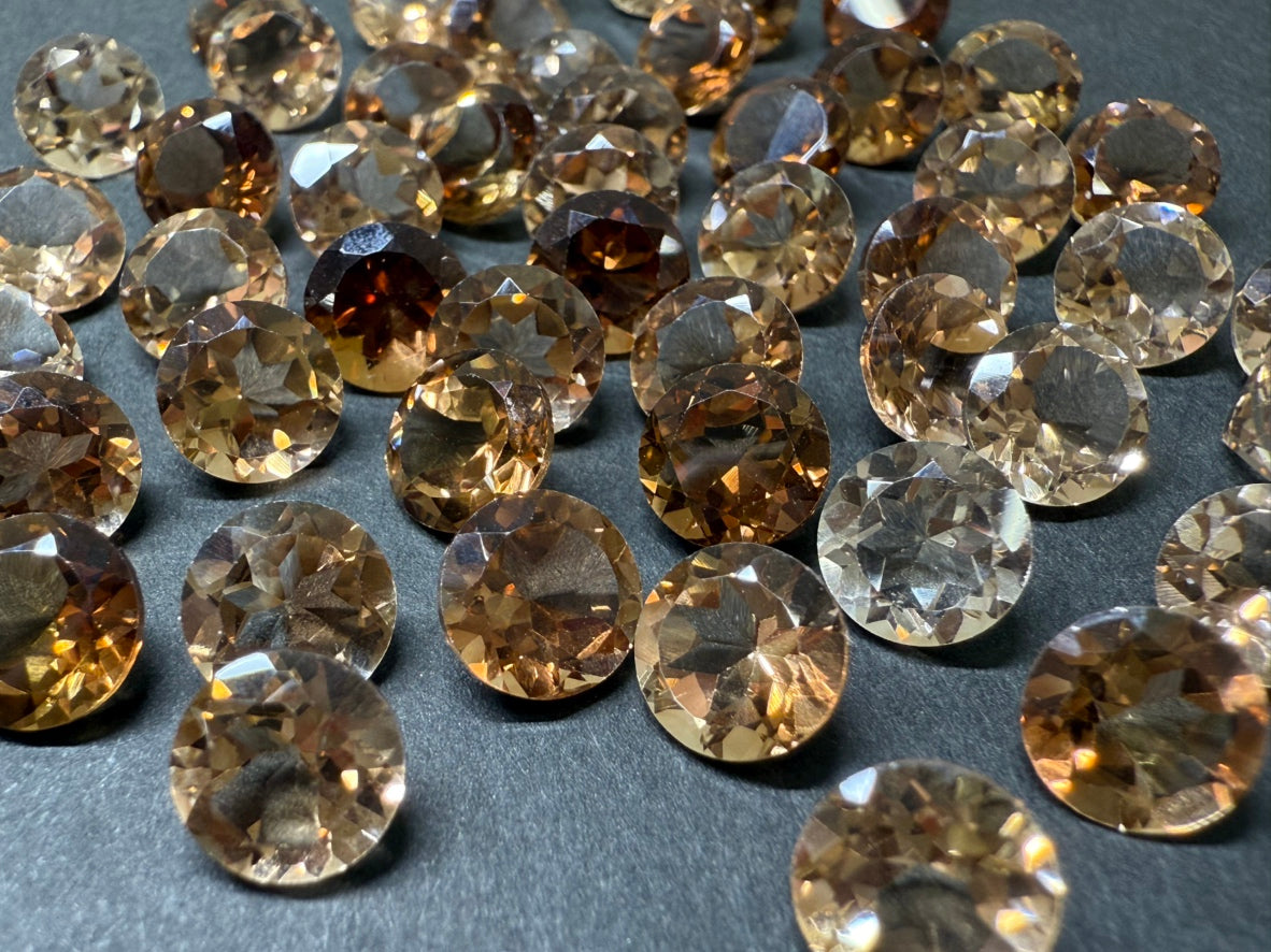 0020【ランダム発送】ラウンドファセットカット シャンパントパーズ 【1石あたり平均1.52ct】