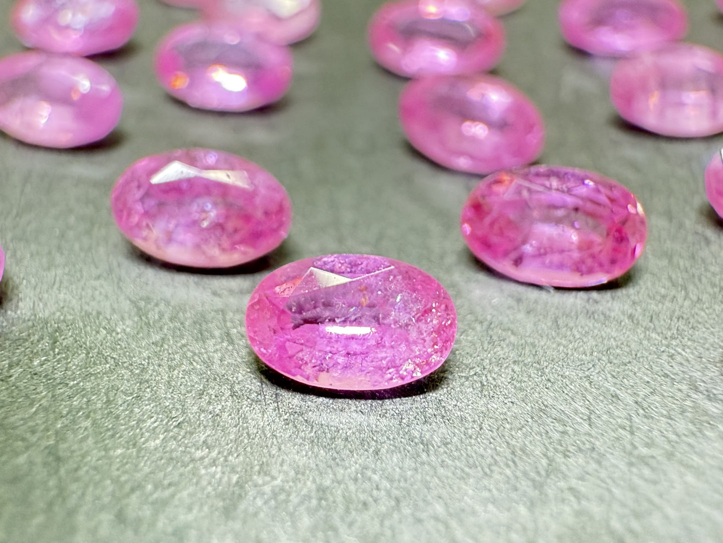 0028【ランダム発送】オーバルカット!ピンクサファイア【1石あたり約0.28ct】