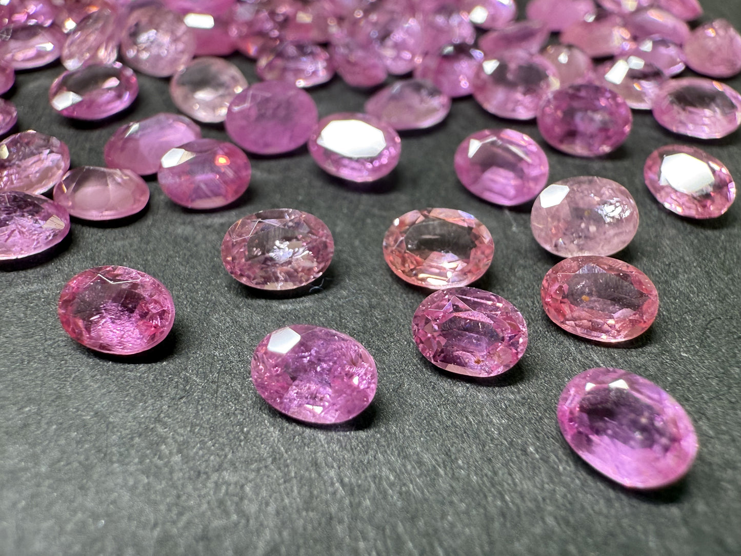 0027【ランダム発送】オーバルカット!ピンクサファイア【1石あたり約0.25ct】