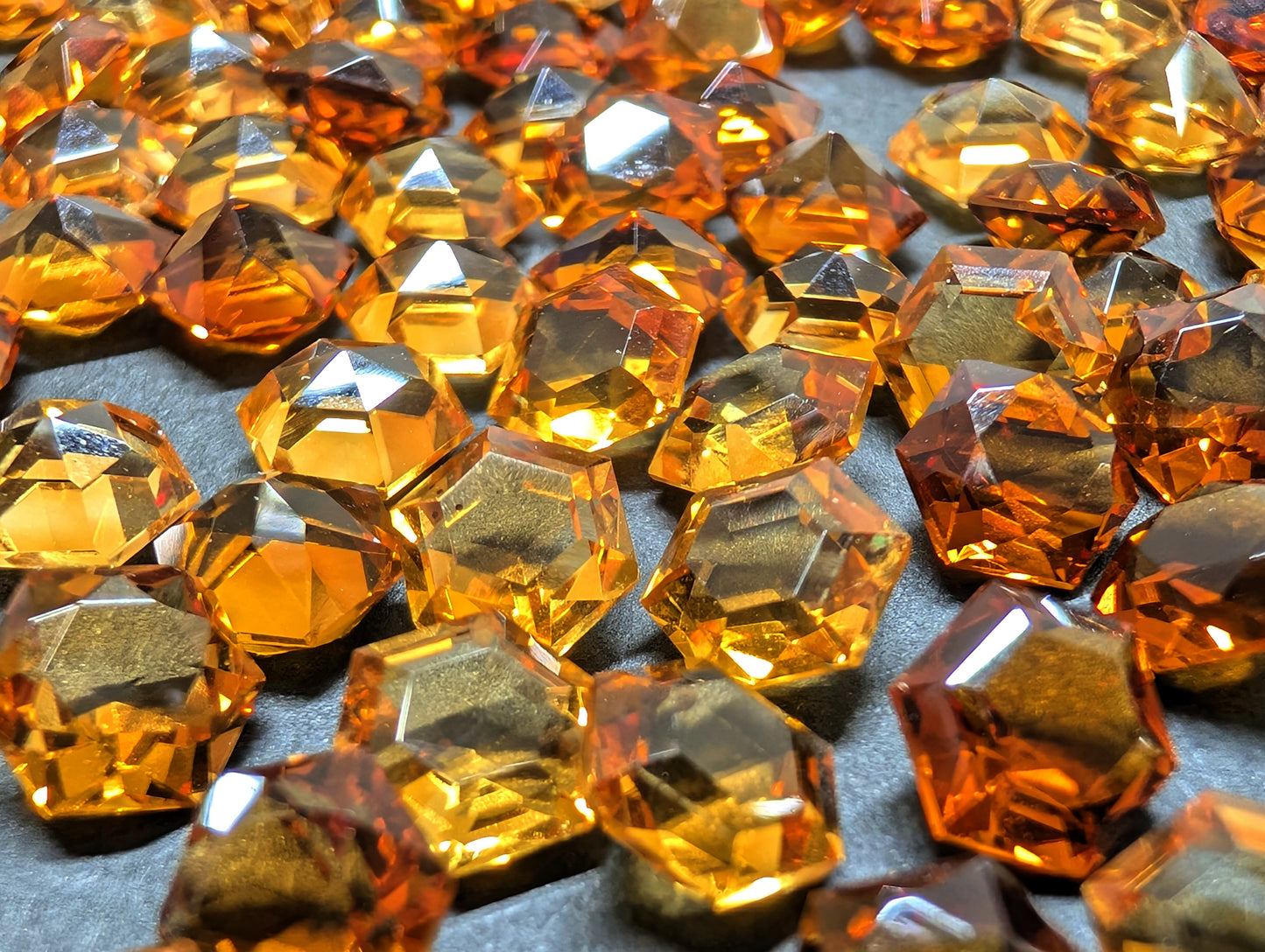 0004【ランダム発送】1石800円 シトリン ヘキサゴンカット【1石あたり約0.92ct】