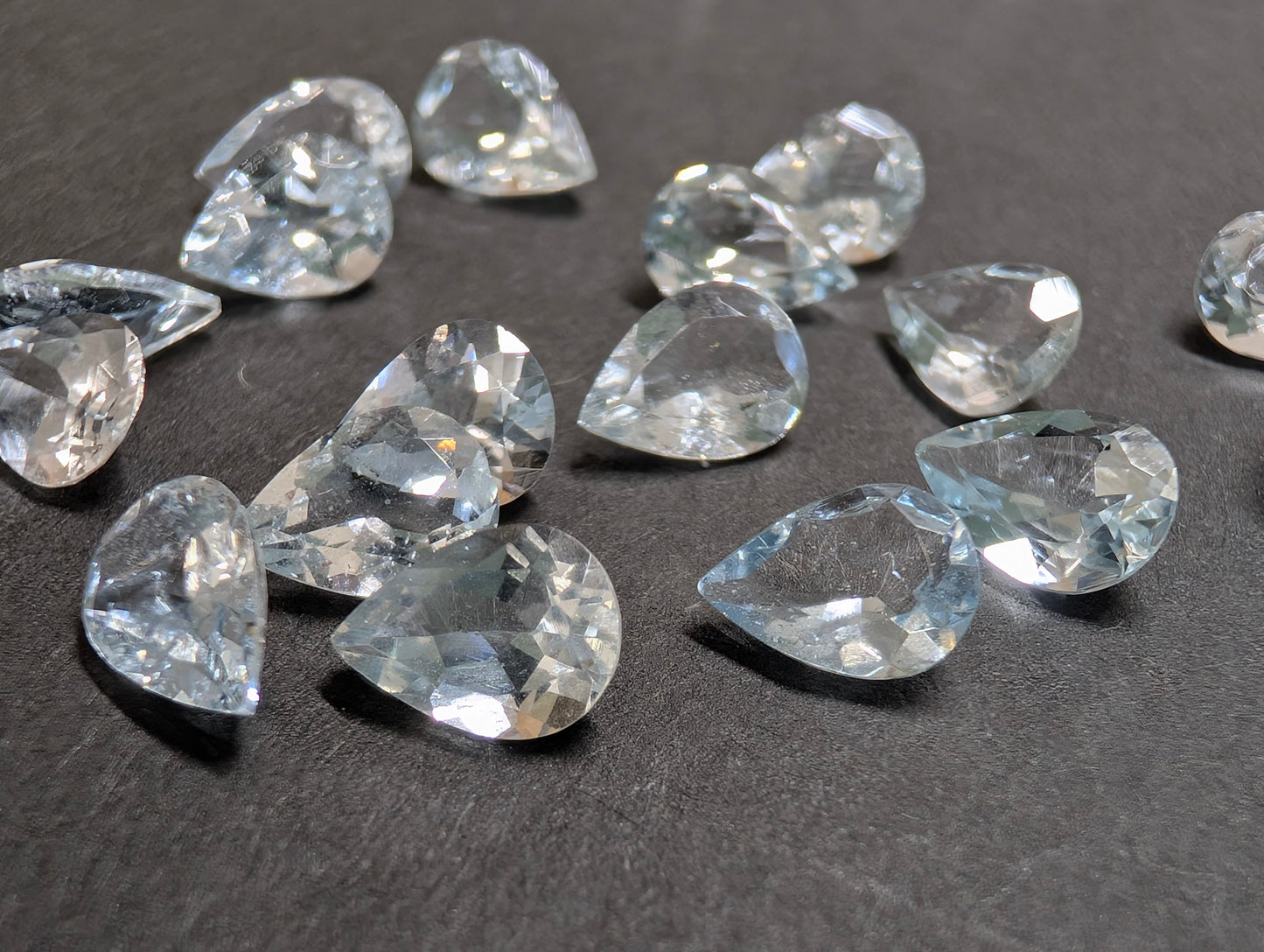 0008【ランダム発送】アクアマリン ペアシェイプ【1石あたり約0.56ct】