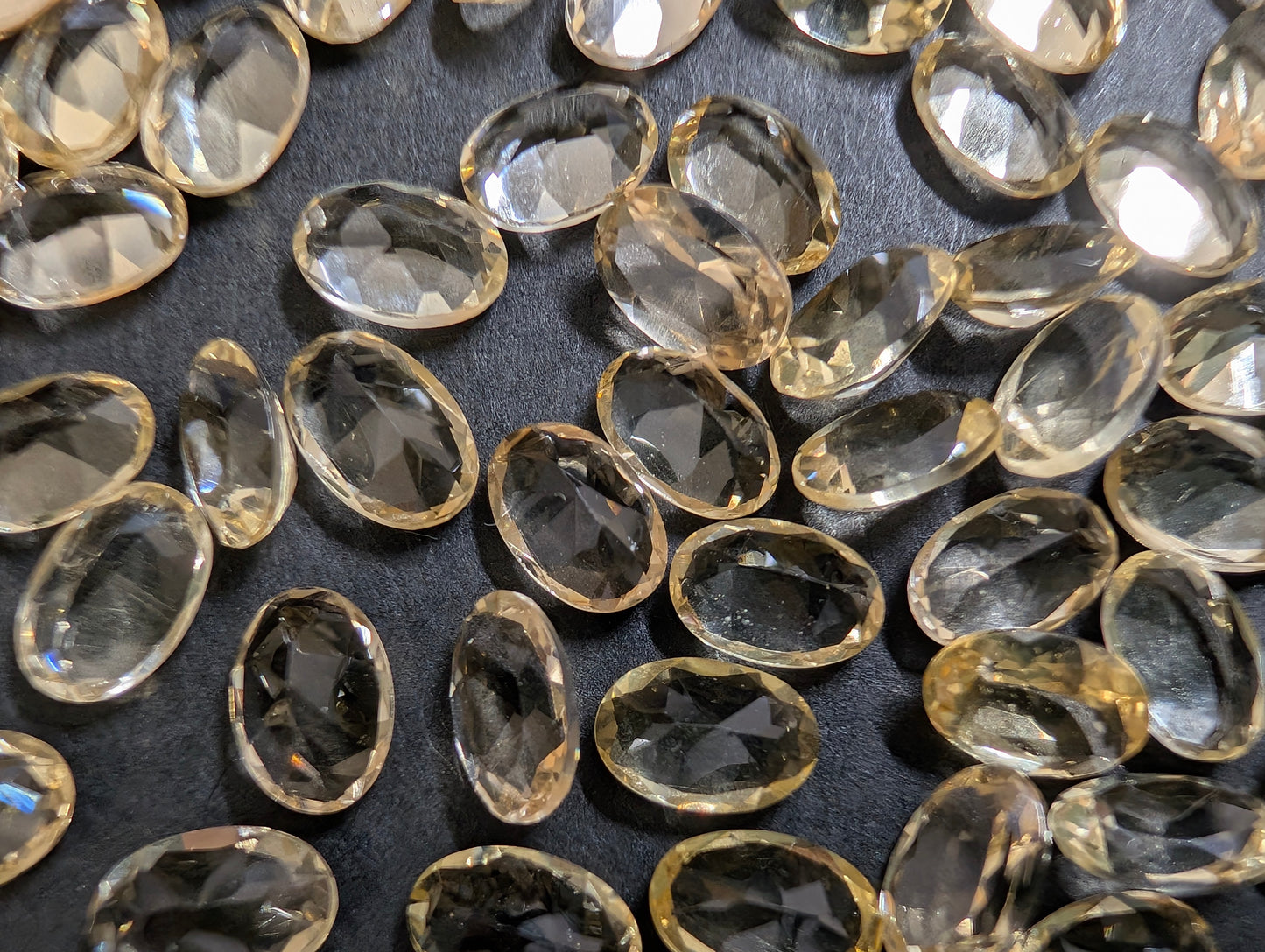 0009【ランダム発送】イエローベリル(ヘリオドール)【1石あたり約0.42ct】