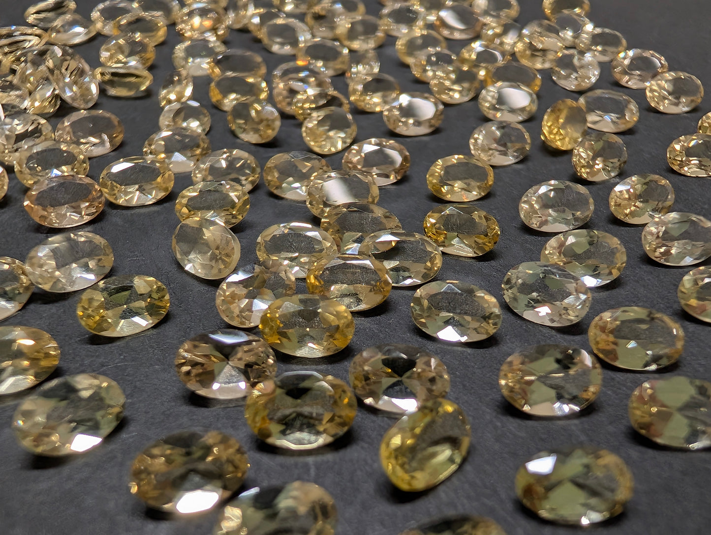 0009【ランダム発送】イエローベリル(ヘリオドール)【1石あたり約0.42ct】