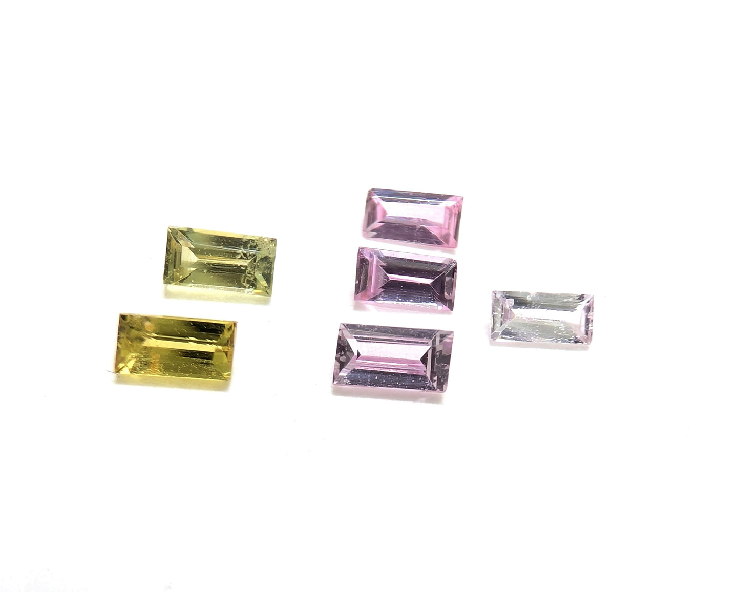 0160【ランダム発送】1石200円!バゲットカットのマルチカラーサファイア【1石あたり約0.03ct】