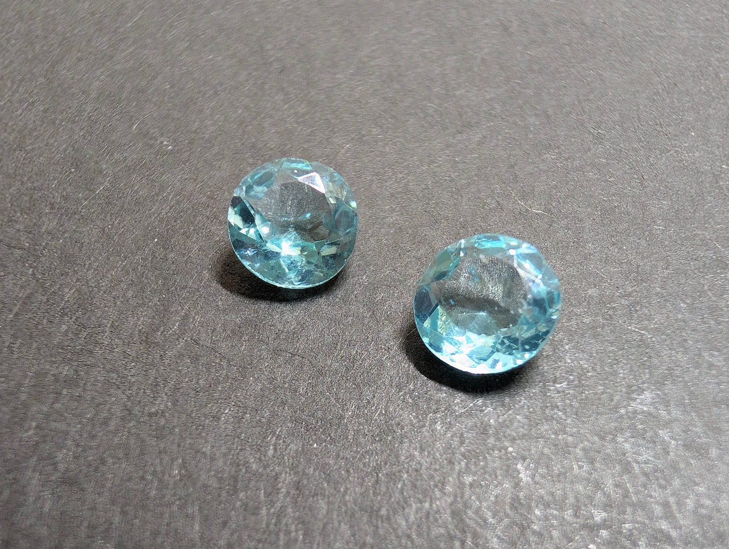 0470【ランダム発送】※プチ訳あり※パライバブルーカラー♪ラウンドカットのアパタイト【0.73ct/0.74ct】