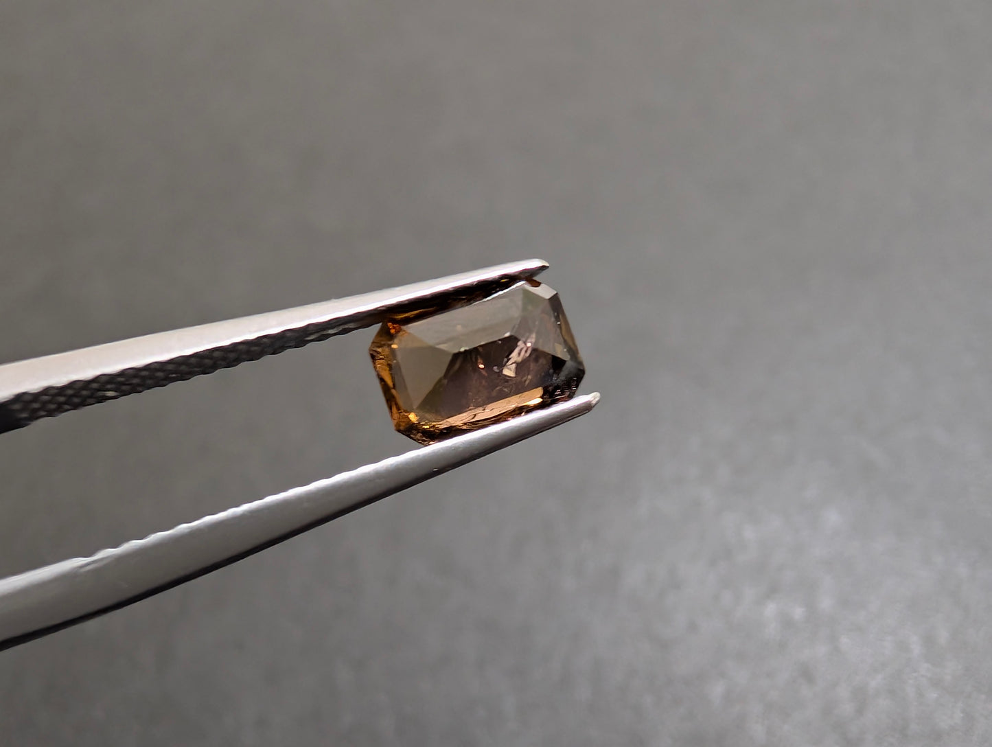 0556 アキシナイト 1.24ct