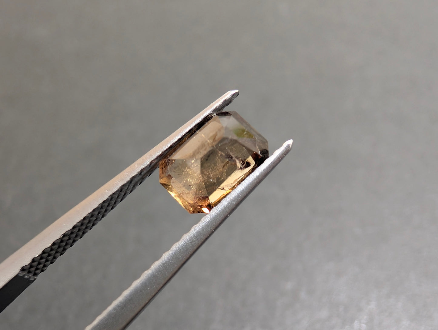 0557 アキシナイト 1.20ct