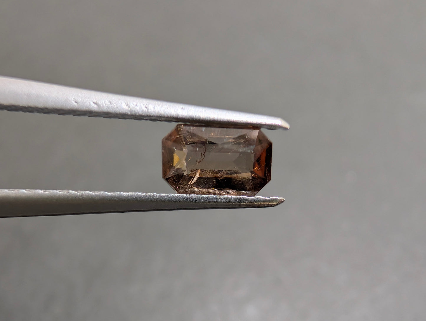 0562 アキシナイト 0.49ct