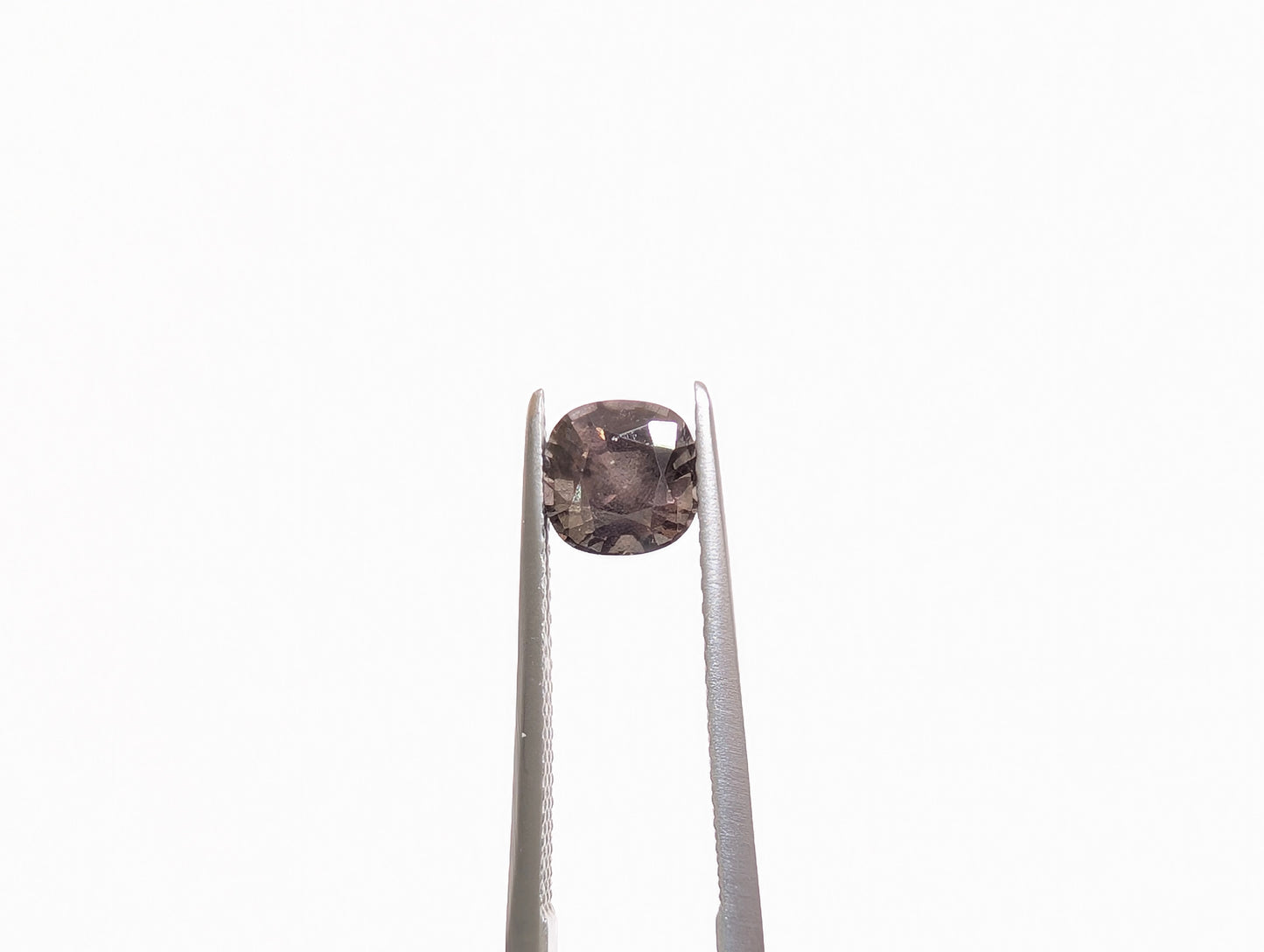 0675 カラーチェンジガーネット 1.35ct