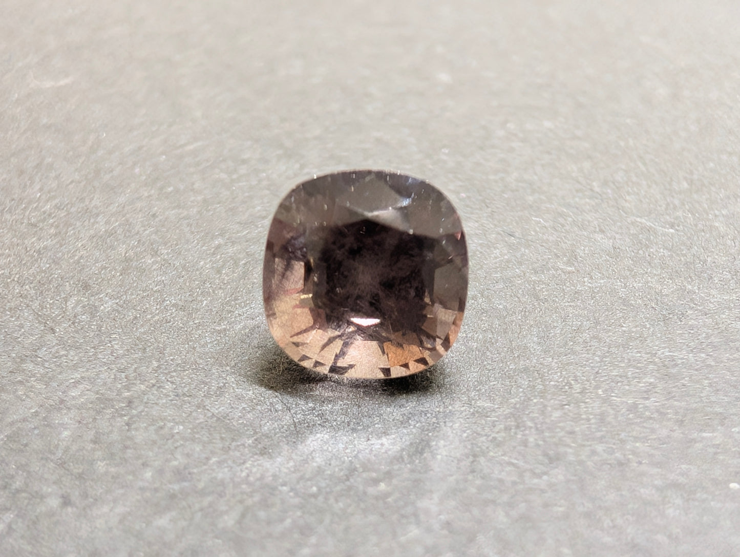 0675 カラーチェンジガーネット 1.35ct