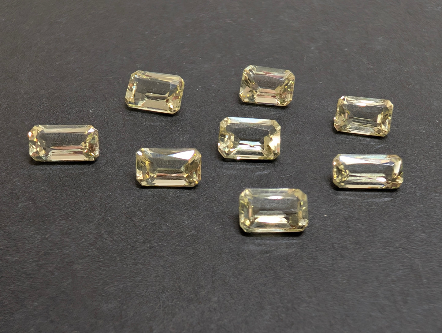 0723【ランダム発送】イエローアパタイト【1石あたり約0.56ct】