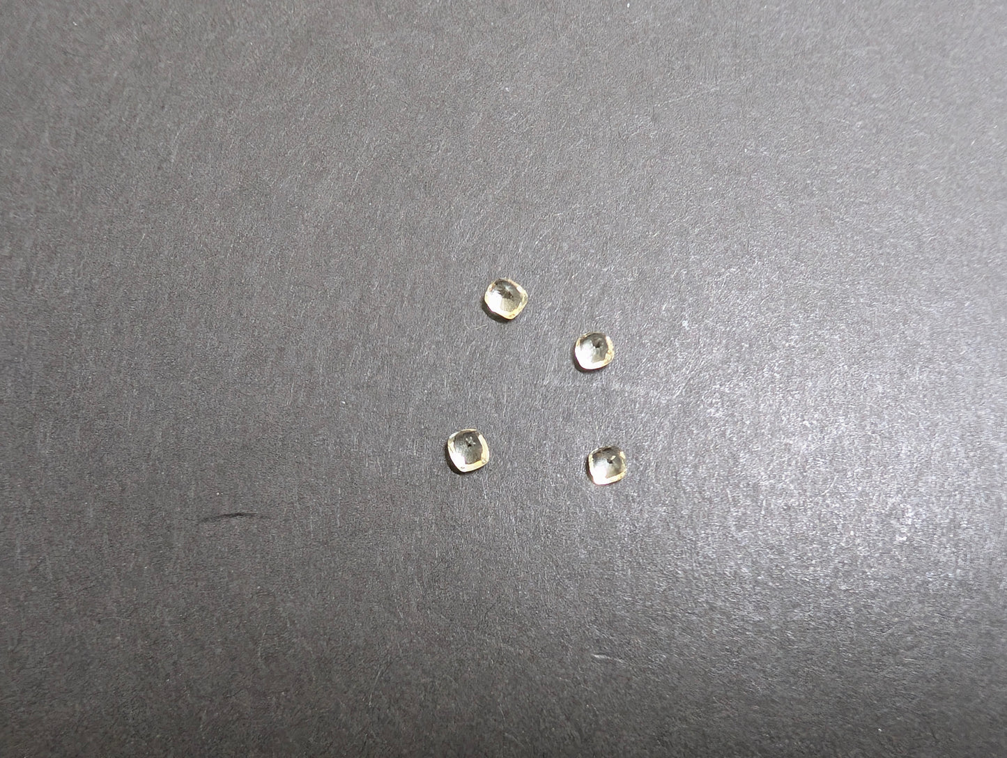 0733【ランダム発送】イエローアパタイト【1石あたり約0.12ct】
