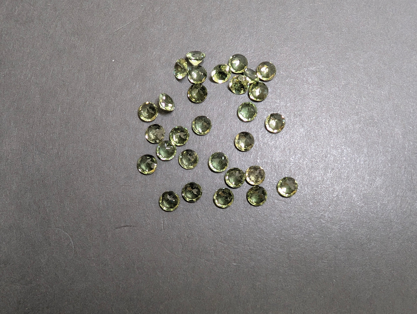 0738【ランダム発送】モルダバイト【1石あたり約0.38ct】