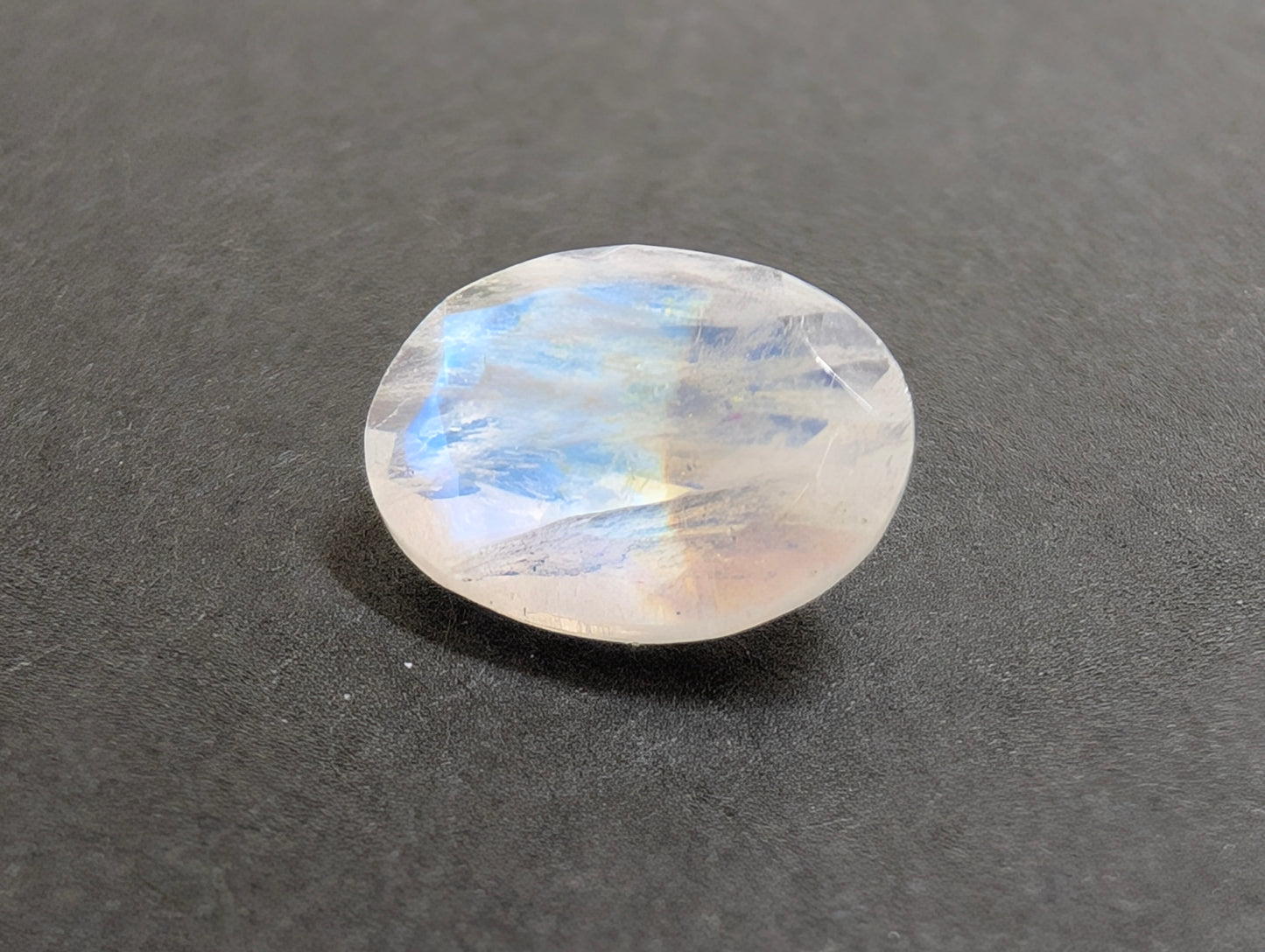 0757【ランダム発送】ブルームーンストーン【1石あたり約1.66ct】