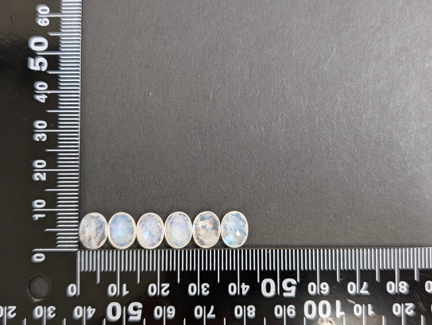 0757【ランダム発送】ブルームーンストーン【1石あたり約1.66ct】