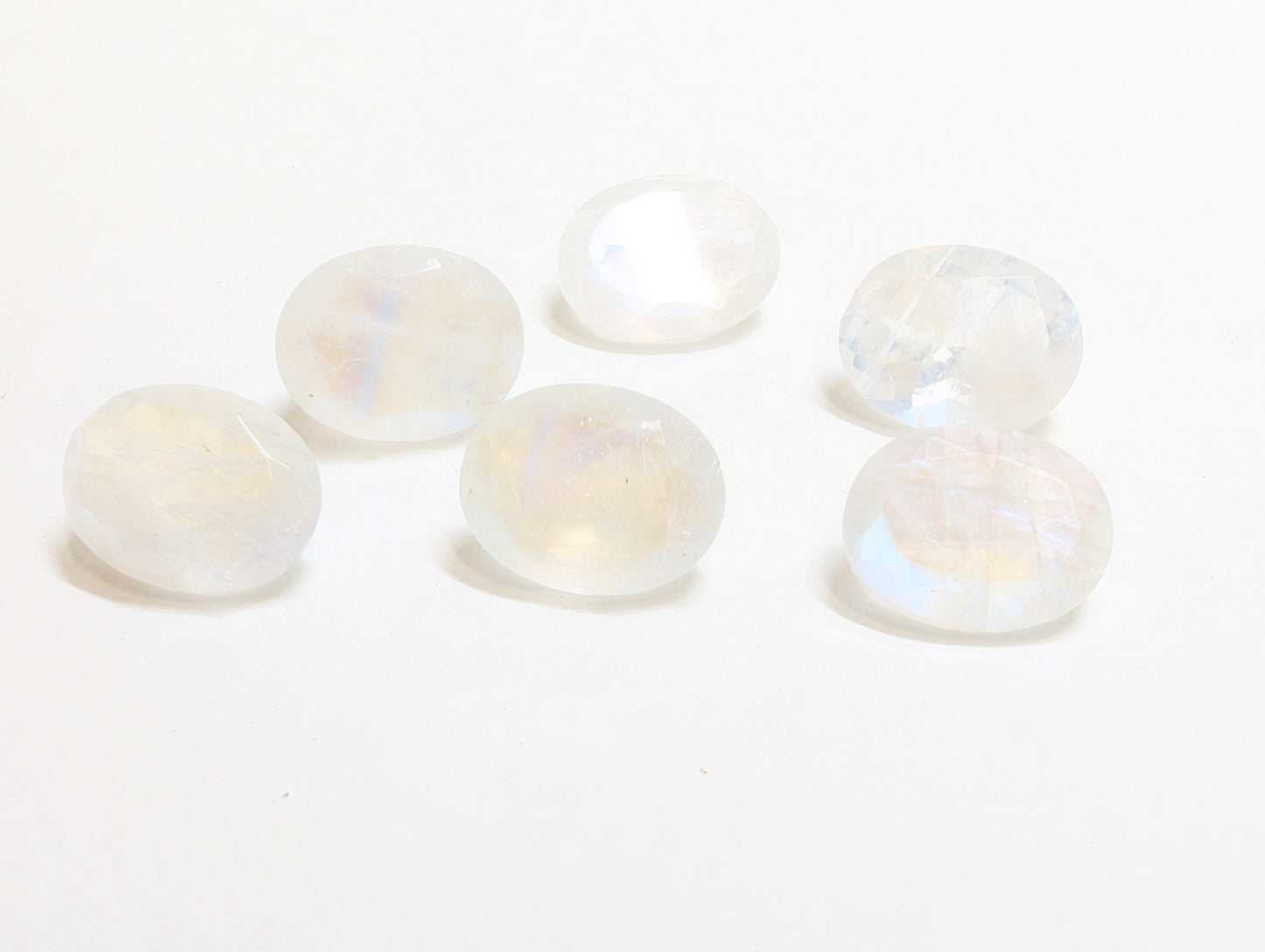 0757【ランダム発送】ブルームーンストーン【1石あたり約1.66ct】