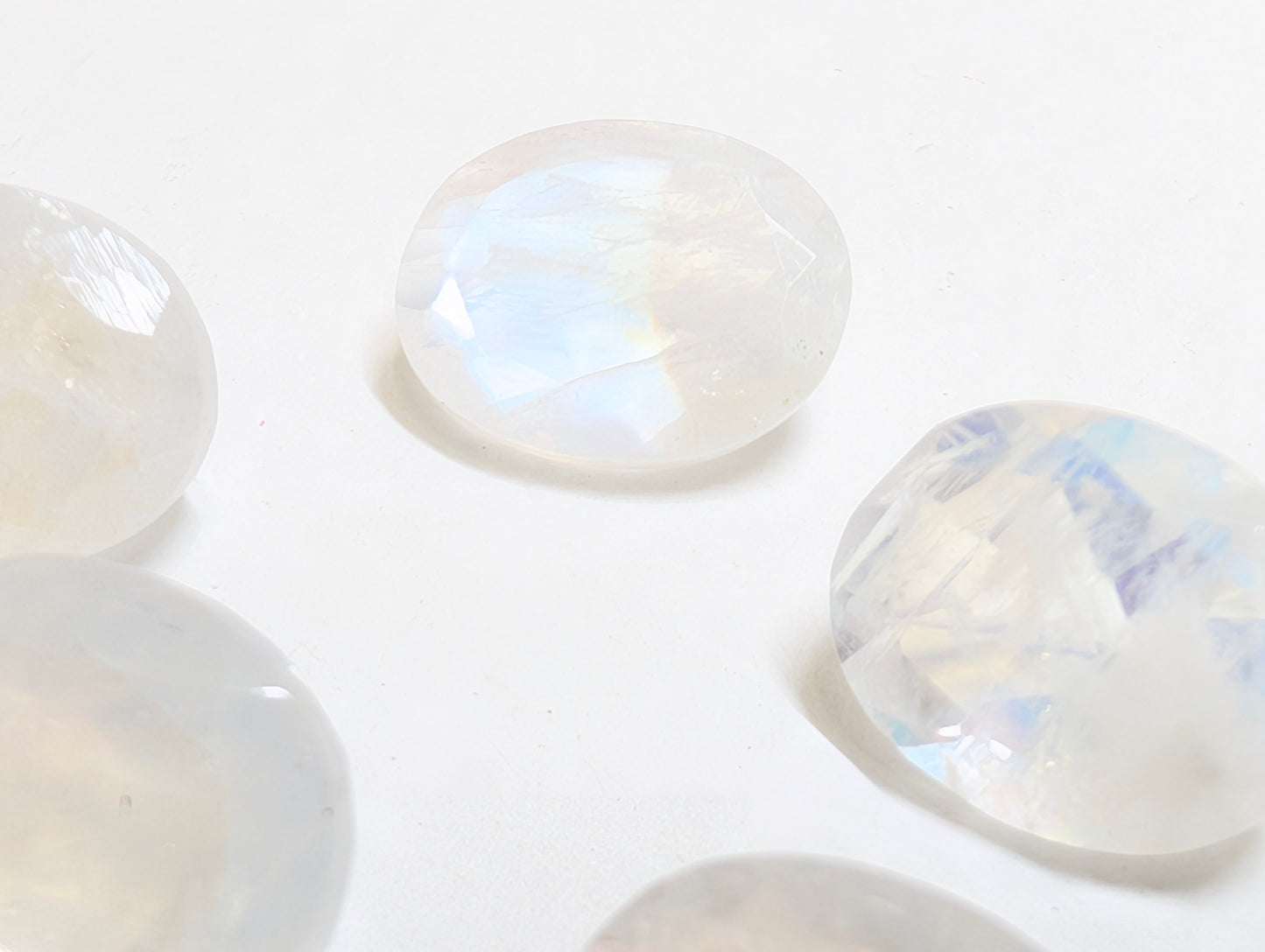 0757【ランダム発送】ブルームーンストーン【1石あたり約1.66ct】