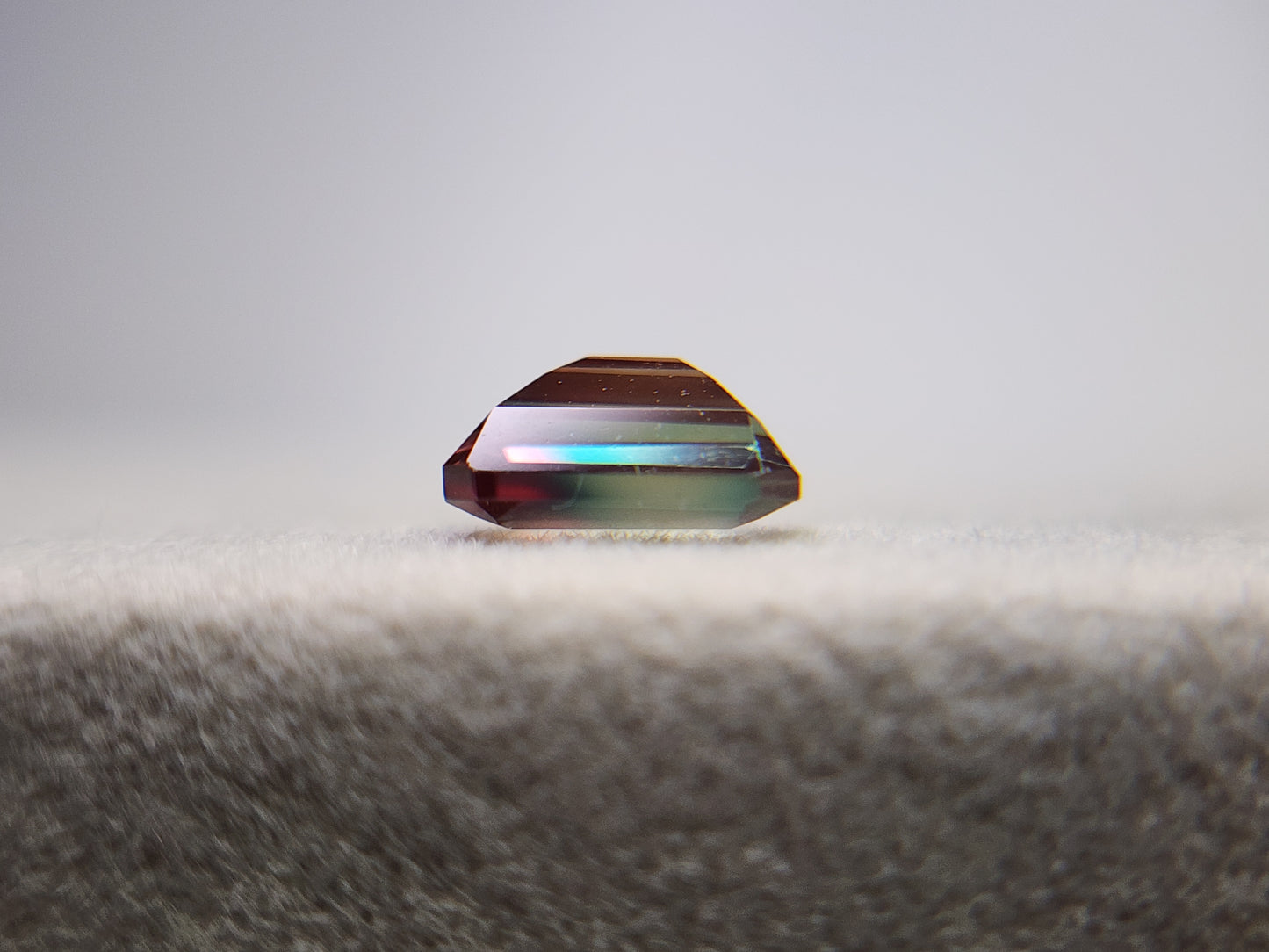 0151-3-8 バイカラーアンデシン 0.96ct