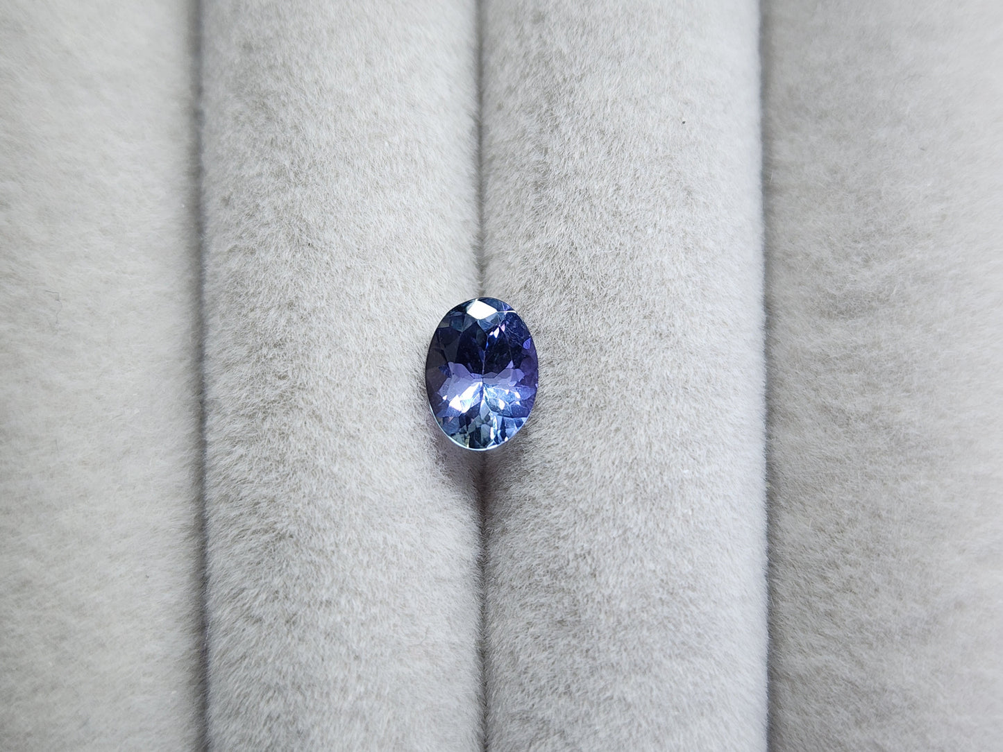 0876-15 バイカラータンザナイト 1.34ct