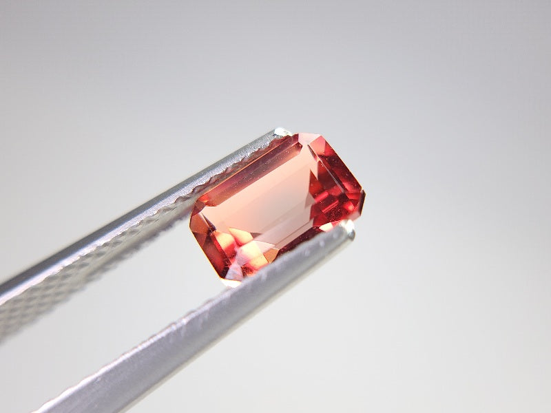 0151-2-6 バイカラーアンデシン 1.07ct