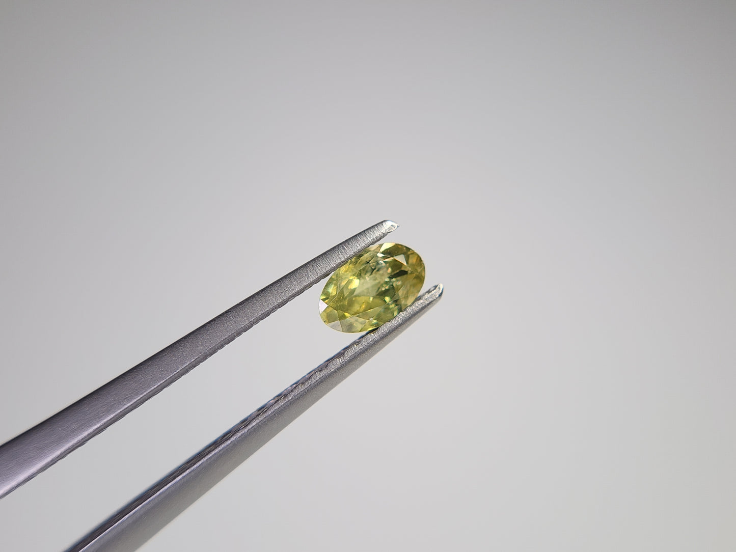 0873-3【ランダム発送】デマントイドガーネット【1石あたり約0.25ct】